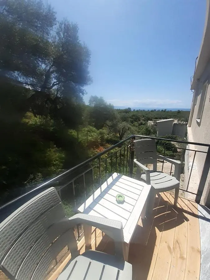 Amantius Apartments Borsh Himare Quarto em Acomodações Particulares