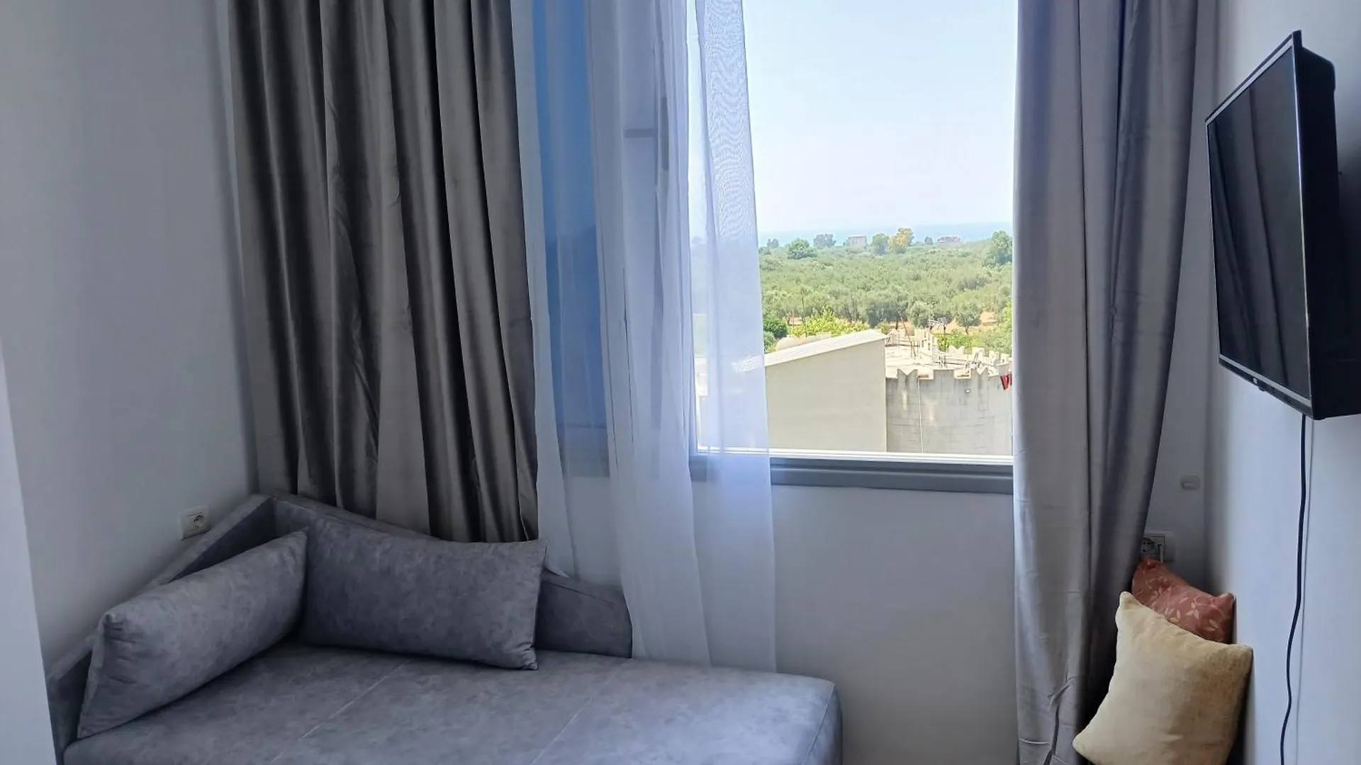 Amantius Apartments Borsh Himare Quarto em Acomodações Particulares